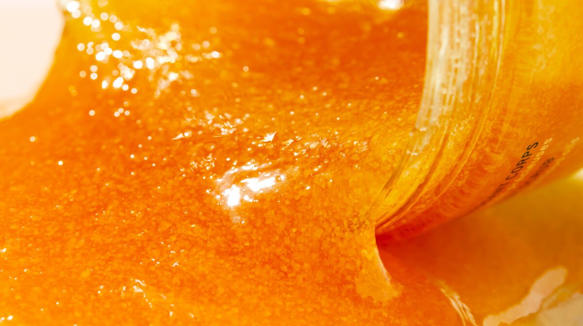 How to use a body scrub to obtain soft and smooth skin? - NUXE