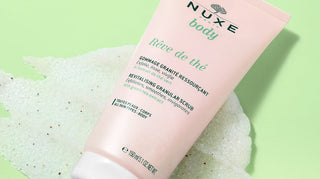 Gommage : pourquoi votre corps en a besoin ? - NUXE