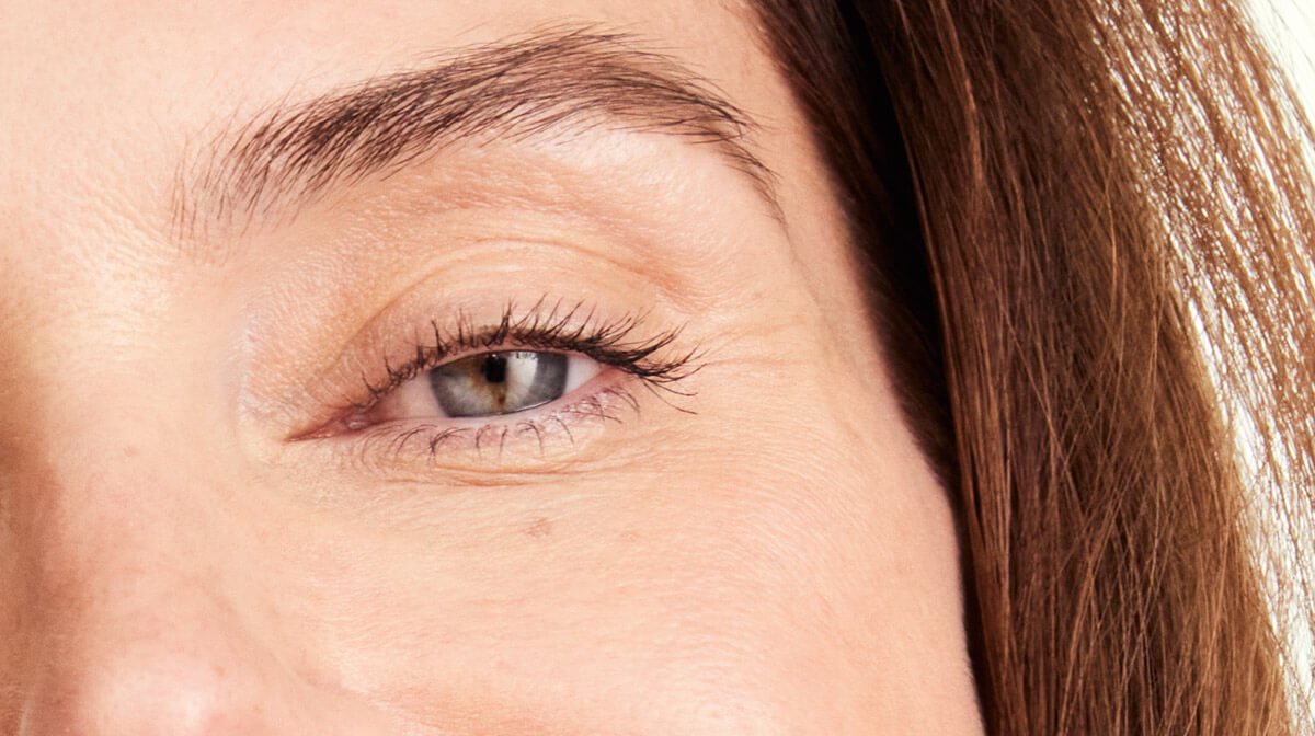 https://uk.nuxe.com/cdn/shop/articles/comment-prevenir-les-ridules-du-contour-des-yeux-572926.jpg?v=1748854276&width=2048